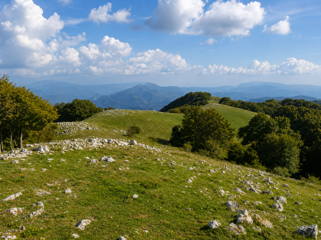 Scopri Monteflavio, borgo della Sabina Romana nel Parco dei Monti Lucretili, tra Monte Pellecchia, boschi, natura, sentieri e panorami.