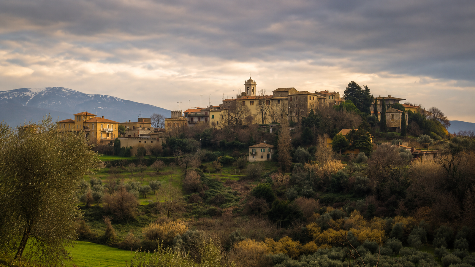 Montebuono tra borgo storico e colline della Sabina