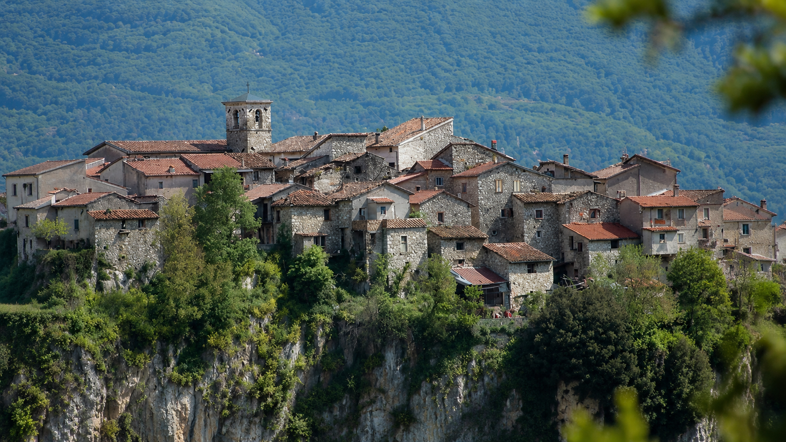 Pescorocchiano, storia e identità