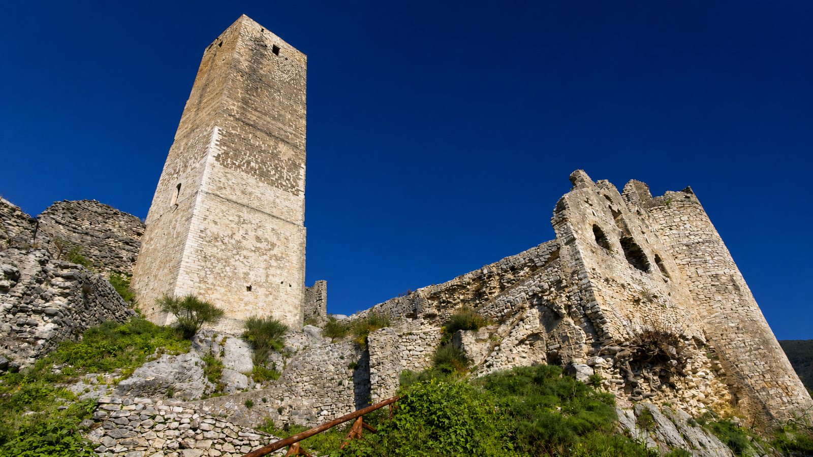 Torre Longobarda e Rocca di Catino